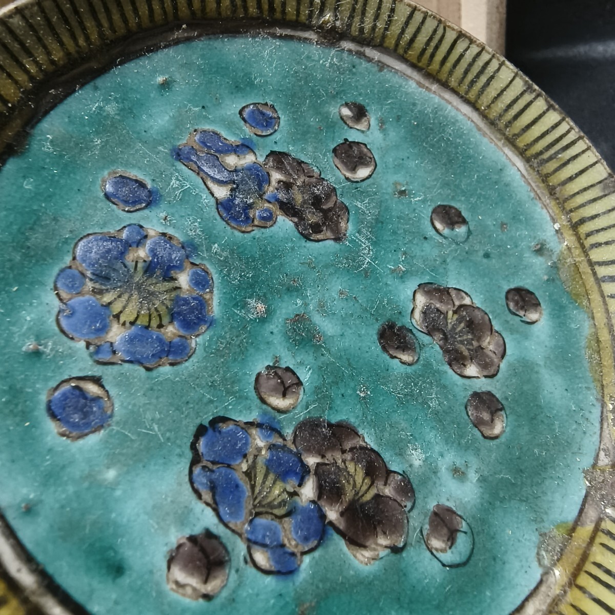 古九谷 豆皿 青手 時代物 骨董 旧家蔵出し 古美術品 蒐集家放出美品 桐箱 古九谷 豆皿 青手 時代物 骨董 旧家蔵出し 古美術品 蒐集家放出