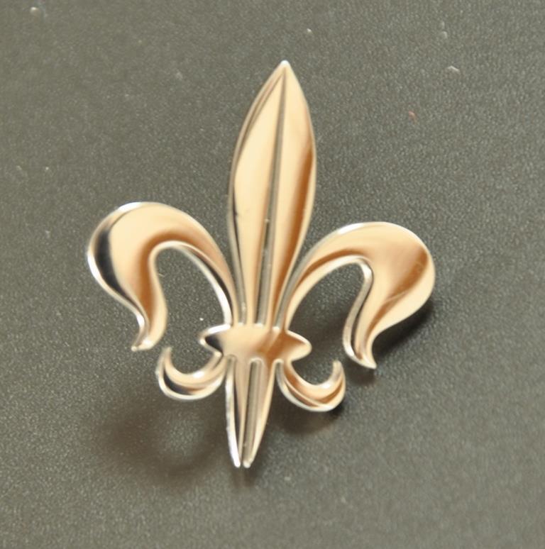 Pins ピンズ ピンバッジ ユリ 紋章 百合 エンブレム シルバー_画像2