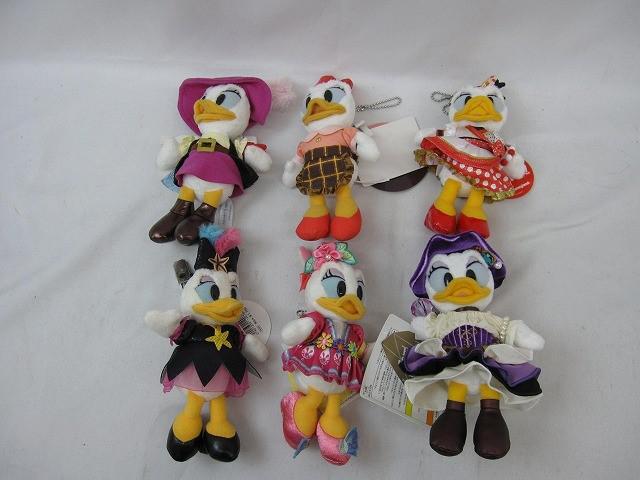 【同梱可】良品 ディズニー デイジー のみ イースター ハロウィン 他 ぬいぐるみバッジ タグ付き グッズセット