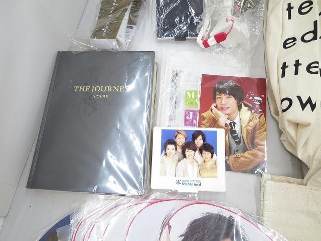 【中古品 同梱可】 嵐 ペンライト うちわ クリアファイル アクリルキーチェーン シール 等グッズセット