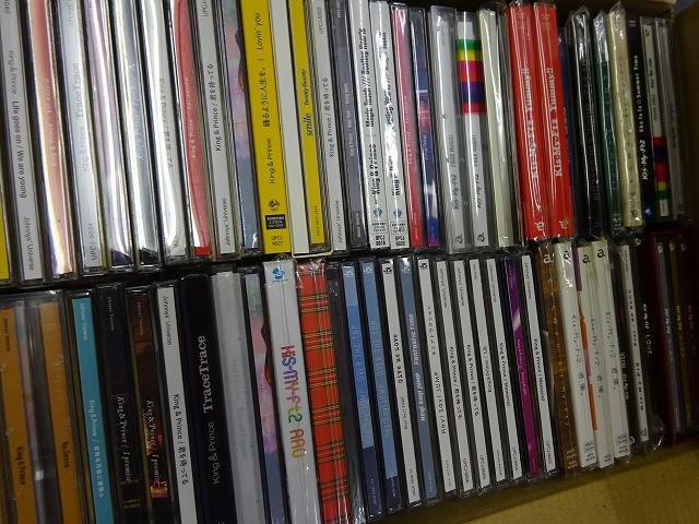 【まとめ売り 中古品】 Kis-My-Ft2 Hey! Say! JUMP King & Prince 他 CD DVD Yummy!! 君を待ってる 等 グッズセット
