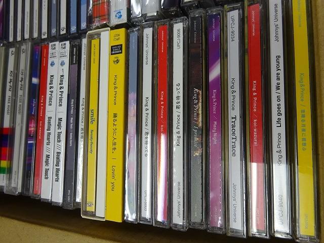【まとめ売り 中古品】 Kis-My-Ft2 Hey! Say! JUMP King & Prince 他 CD DVD Yummy!! 君を待ってる 等 グッズセット