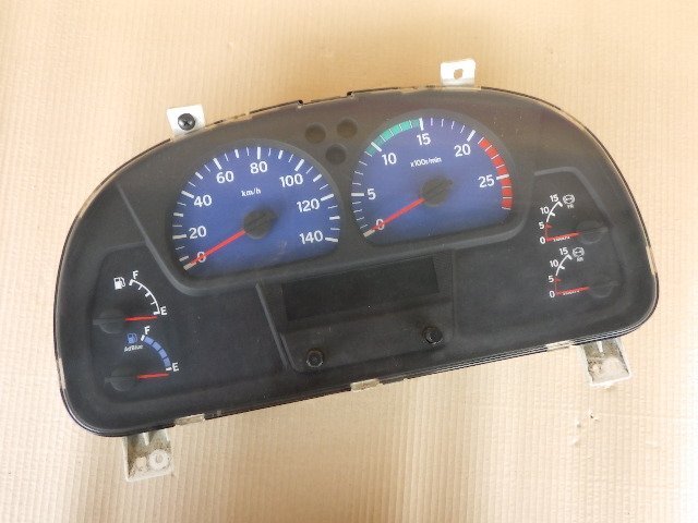 r6107-21 ★ 日産 UD トラックス クオン スピードメーター 表示距離 126万キロ H24年 LKG-CG5ZA 100-15 その他