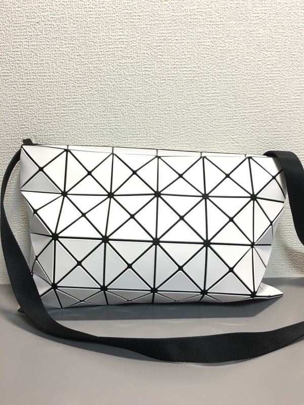 BAOBAO ISSEY MIYAKE バオバオ イッセイミヤケ ショルダーバッグ ホワイト