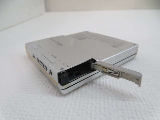 MDLP対応★SONY MZ-E720 ポータブルMDプレーヤー WALKMAN ソニー ウォークマン リモコン/充電スタンド/アダプター付 動作品 19246② A★！