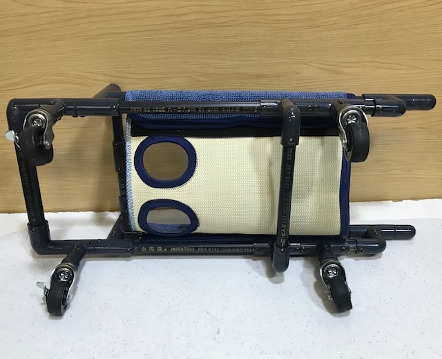 あ//つH5376 犬用歩行器 犬用　4輪歩行器　あごのせ付き　犬用車椅子　リハビリ犬　ハンドメイド　