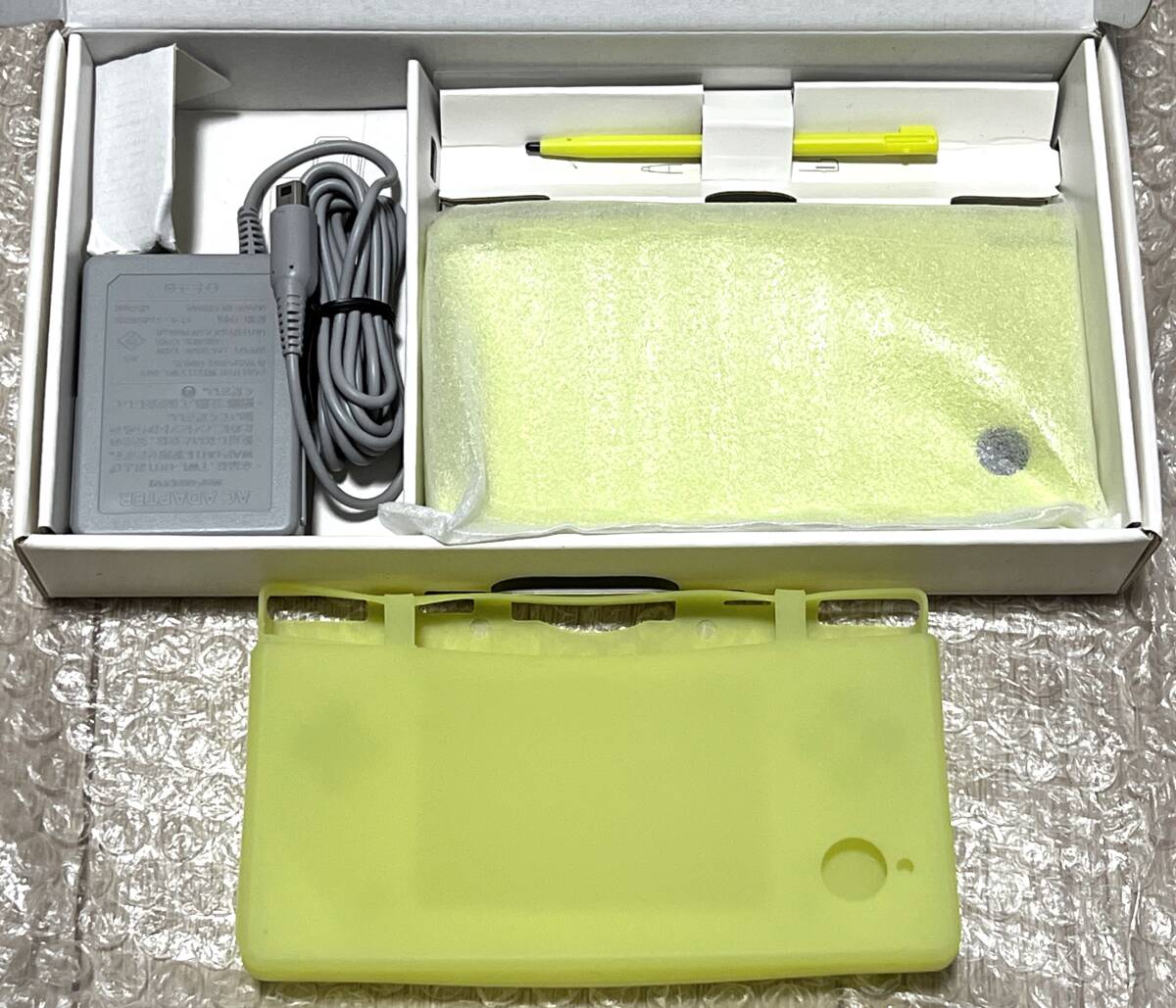 ほぼ未使用・本体極美品・動作確認済み〉NDS ニンテンドーDSi