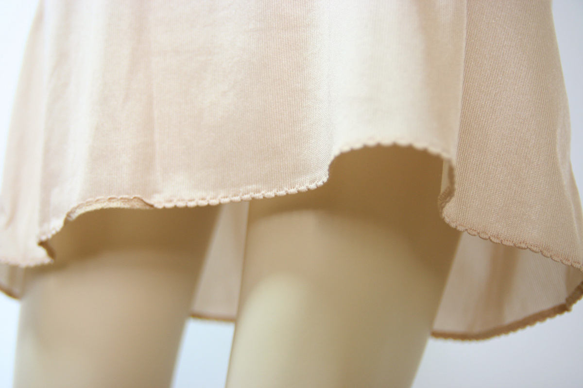 送料無料◆超お得◆2枚組◆丈:90cm◆S～Mサイズ◆シームレス◆高級スリップ(80/ベージュ)綿混素材◆快適な著心地&美しいドレープ◆27605