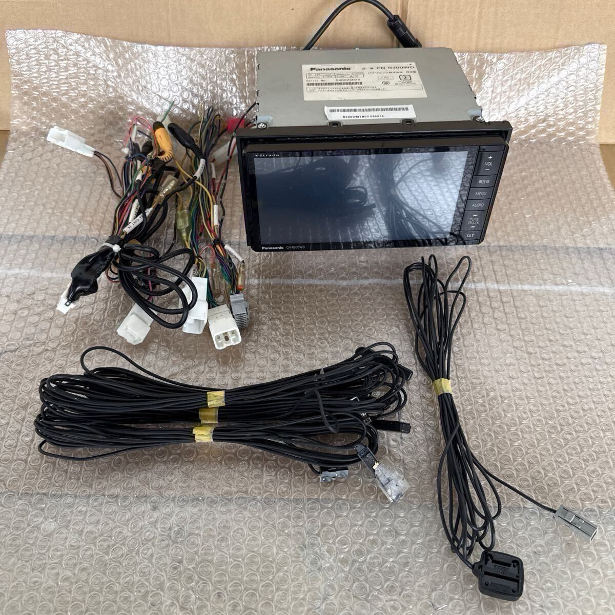 CN-R330D 2015年地図 スライドタッチ 地デジ フルセグ DVD HDMI Bluetooth USB 新品プリントアンテナ付き 動作ok CN-R330D 2015年地図 スライドタッチ 地デジ フルセグ DVD HDMI Bluetooth USB 新品プリントアンテナ付き 動作ok
