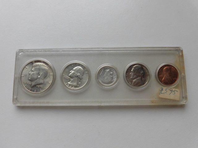 現状品 アメリカ合衆国 硬貨セット 1964年 1969年 ケース汚れ 現状品 アメリカ合衆国 硬貨セット 1964年 1969年 ケース汚れ
