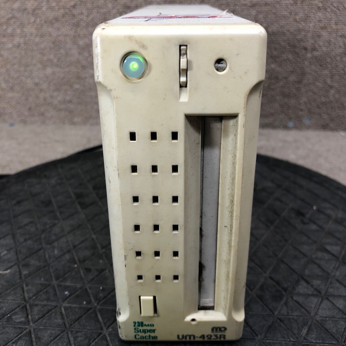 98-1420 激安 レトロPC パーツ 外付け 3.5インチMOドライブ 230MB 緑電子 UM-423R 倍密光磁気ディスクユニット 通電.電源オン.オフok junk