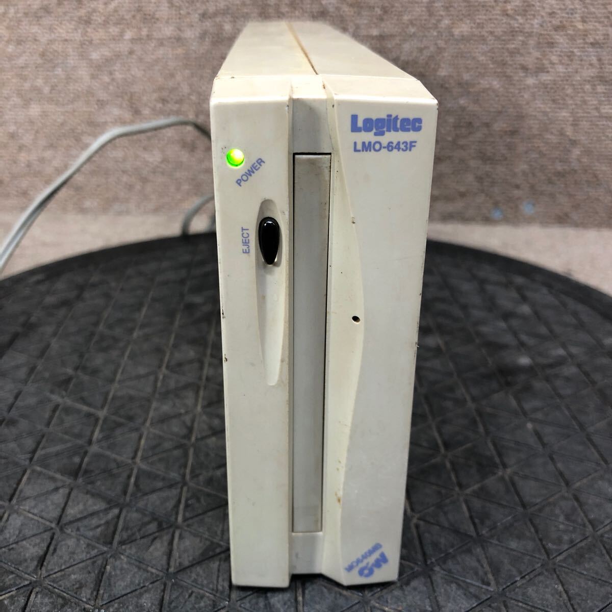 98-1474 激安 レトロPC パーツ 外付け 3.5インチMOドライブ ユニット Logitec LMO-643F 640MB SCSI 通電.電源オン.オフok ジャンク