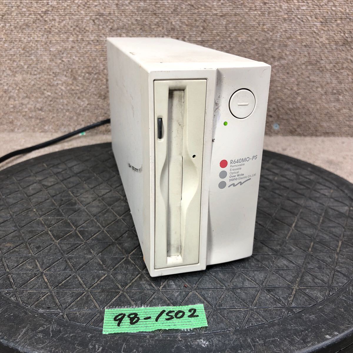 98-1502 激安 レトロPC パーツ OldMac用 外付け MOドライブ 640MB yano ヤノ電器 R640MO-PS SCSI 通電.電源オン.オフok ジャンク
