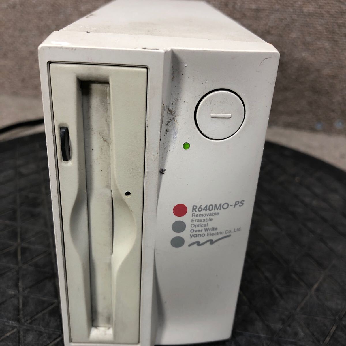98-1502 激安 レトロPC パーツ OldMac用 外付け MOドライブ 640MB yano ヤノ電器 R640MO-PS SCSI 通電.電源オン.オフok ジャンク
