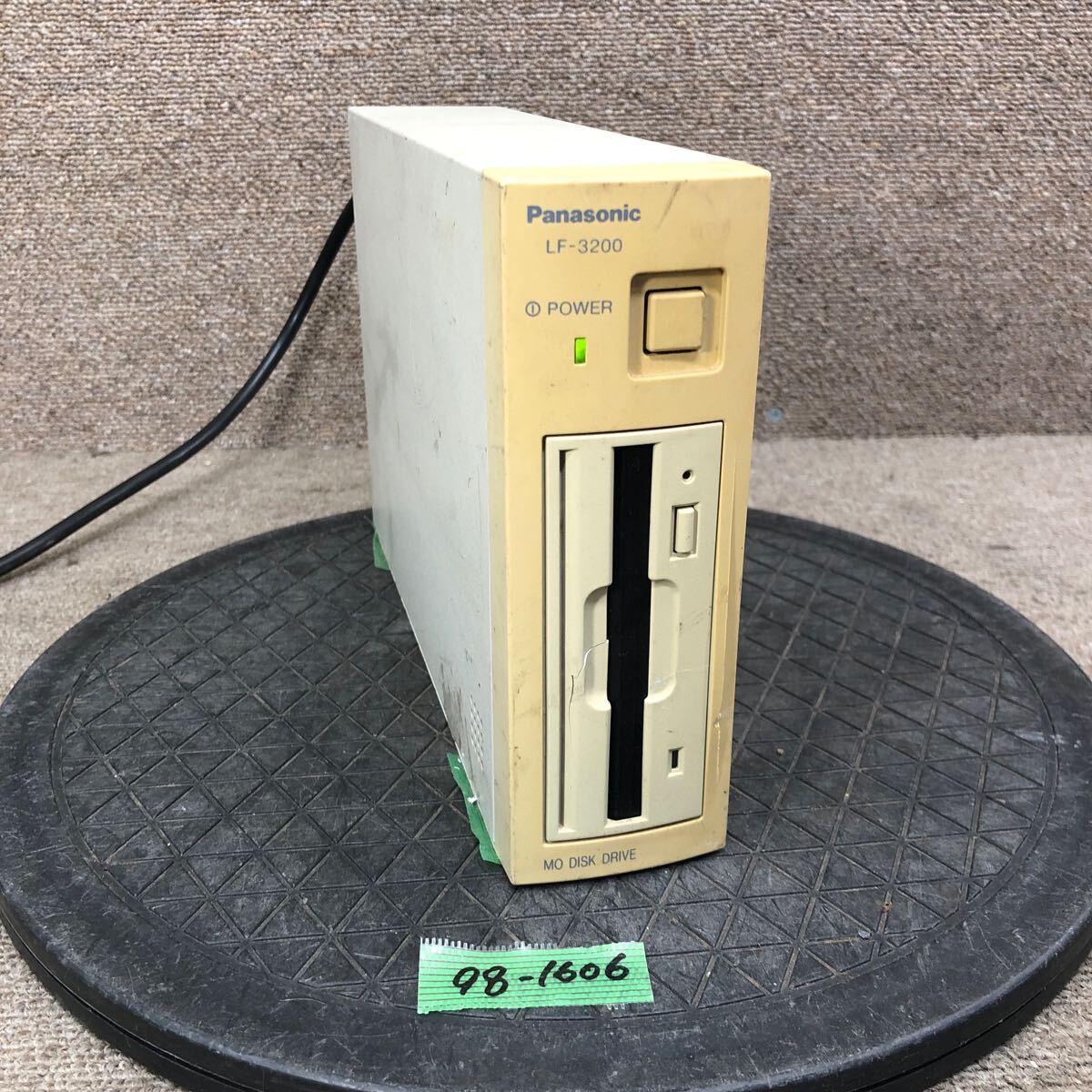 98-1606 激安 レトロPC パーツ 外付け MOドライブ 光磁気ディスクドライブ 230MB Panasonic LF-3200JA 通電.電源オン.オフok ジャンク