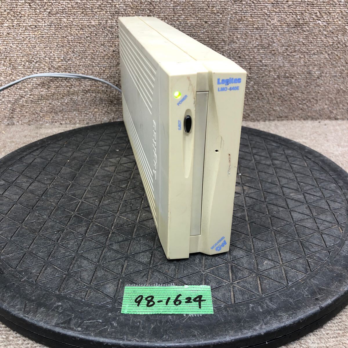 98-1624 激安 レトロPC パーツ 外付け MOドライブ 640MB Logitec LMO-640E SCSI 通電.電源オン.オフok ジャンク