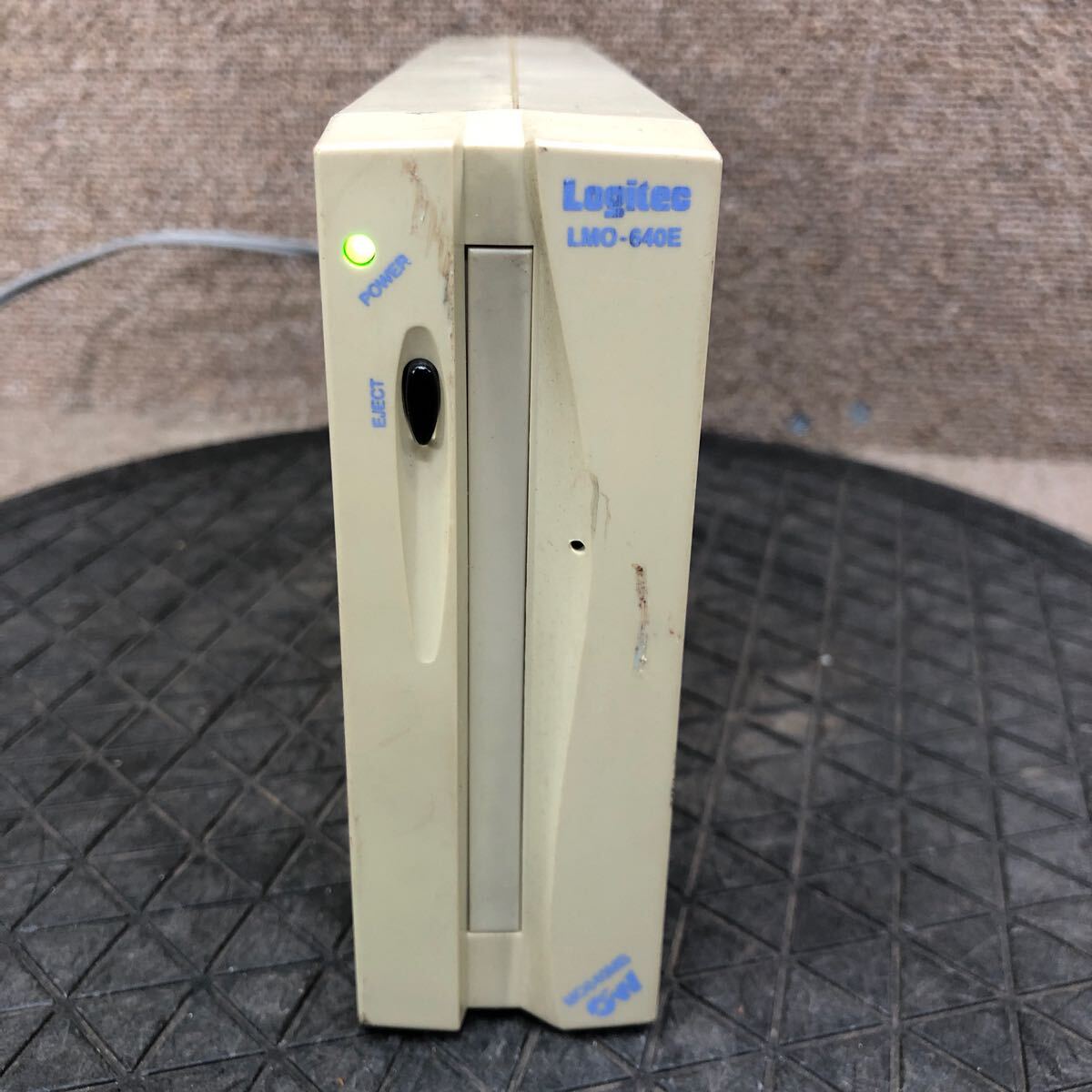 98-1624 激安 レトロPC パーツ 外付け MOドライブ 640MB Logitec LMO-640E SCSI 通電.電源オン.オフok ジャンク