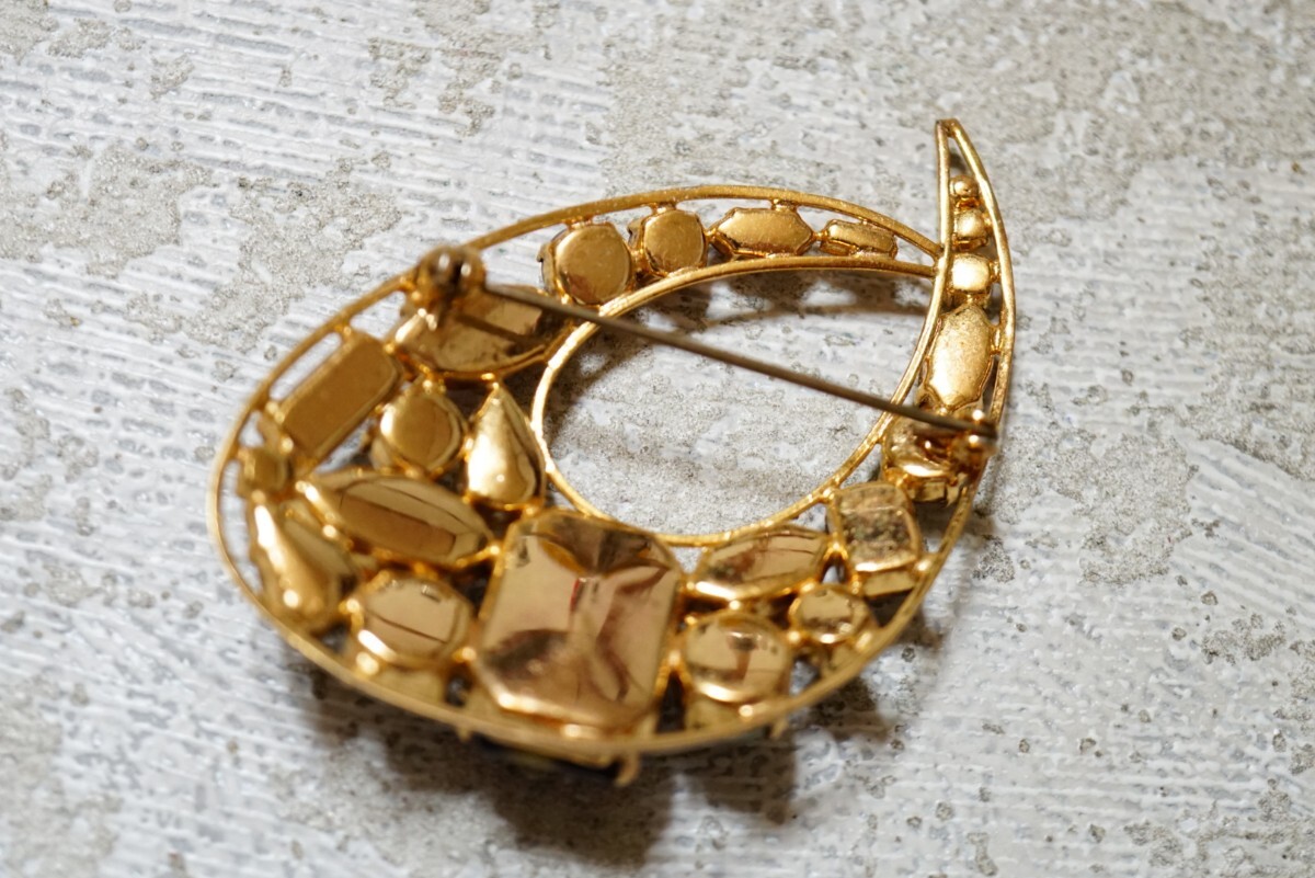 1086 海外制 ラインストーン ゴールドカラー ブローチ ヴィンテージ アクセサリー アンティーク 裝飾品