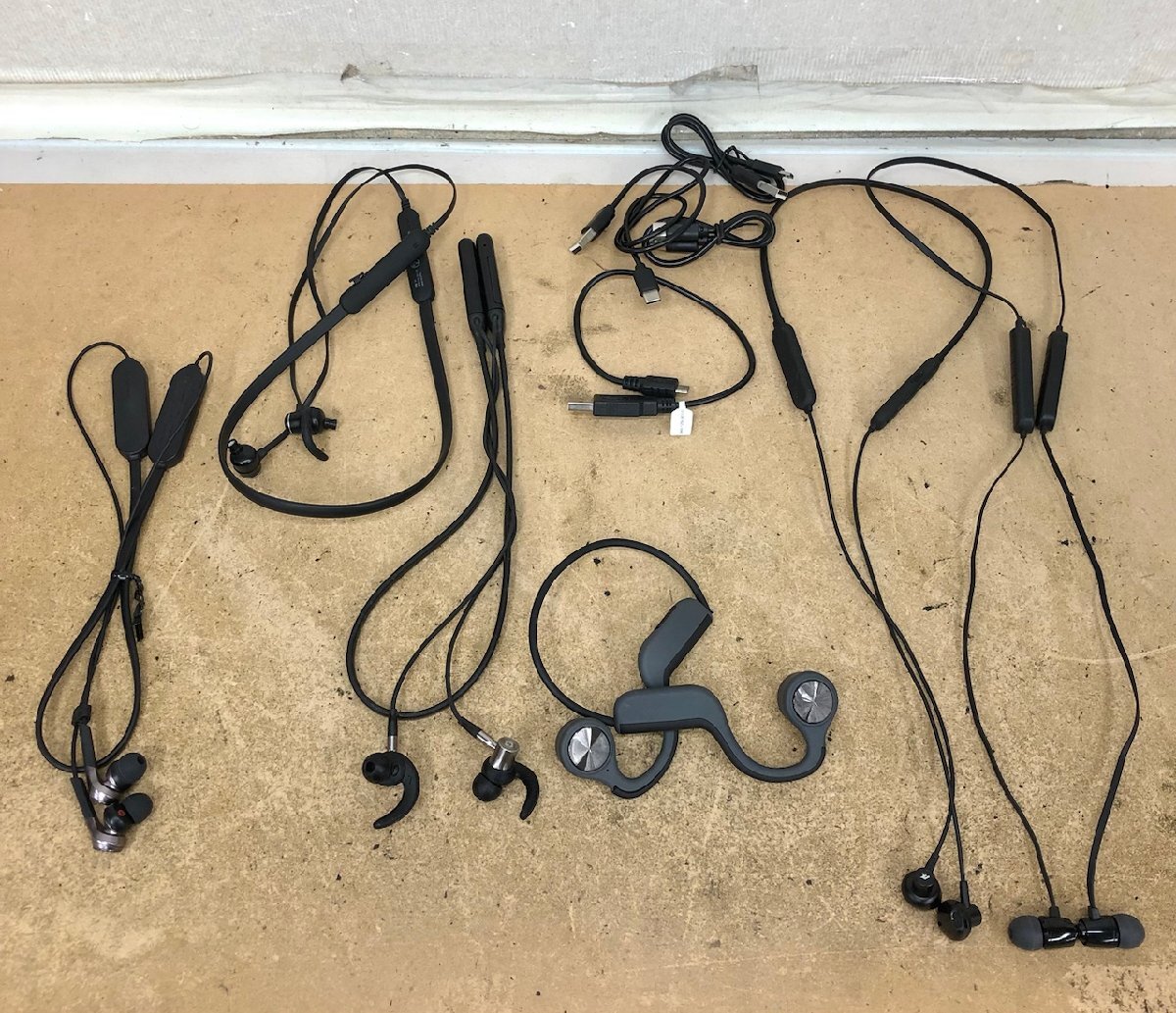 [ Junk ] слуховай аппарат наушники продажа комплектом BOSE SONY JBL JVC GLIDIC audioTechnica Apple и т.п. др. большое количество 250520SK050799