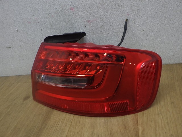  Audi A4 8KCDN правый задний фонарь свет линзы LX7R HELLA 8K5945096AC