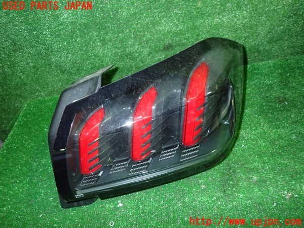 1UPJ-24201530]プジョー?208(P21HN05)右テールランプ 中古