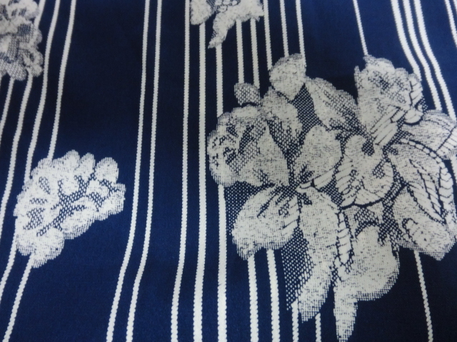 ■未使用品:紺色.模様が素敵なブラウス　　　Tn447 _画像5