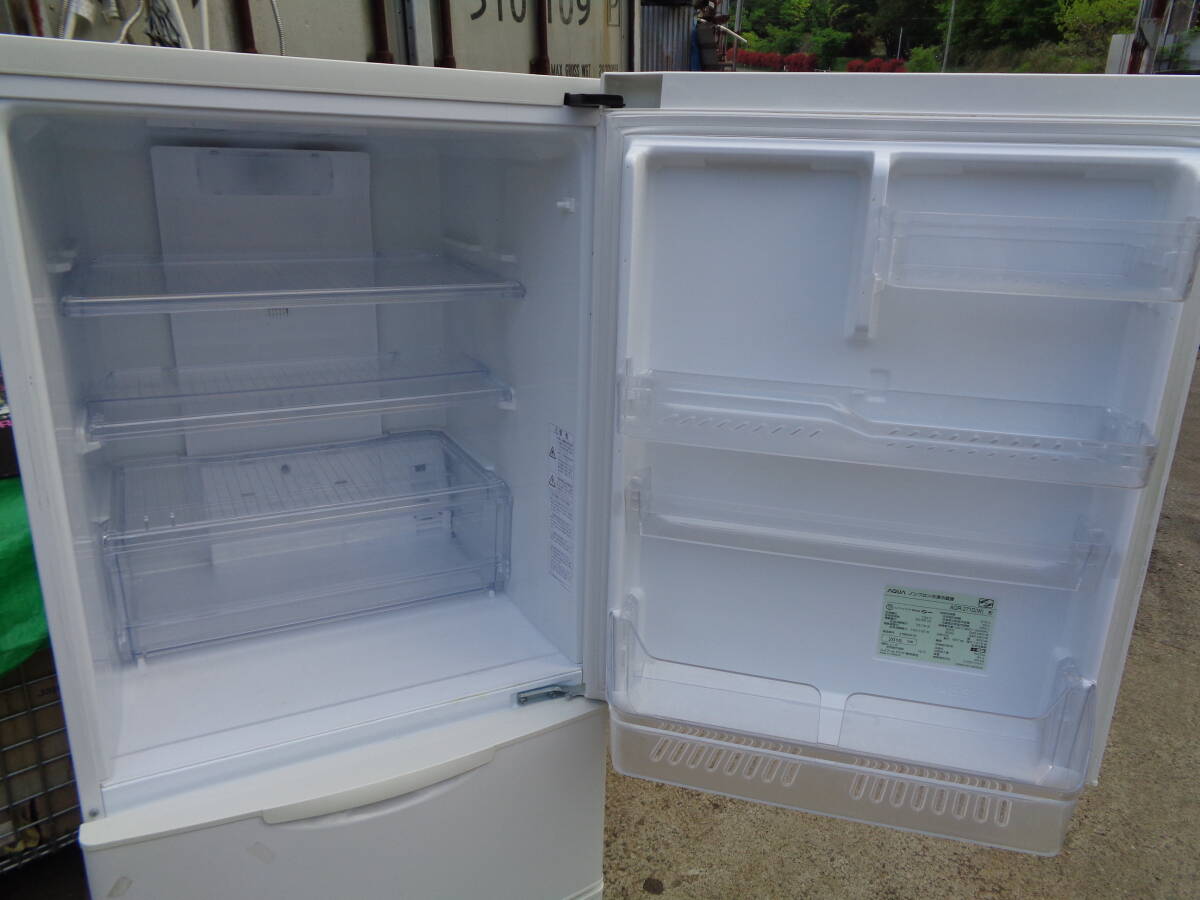 C3296　AQUA アクア 冷蔵庫 AQR-271D(W) ノンフロン冷凍冷蔵庫 272L　2015年制　