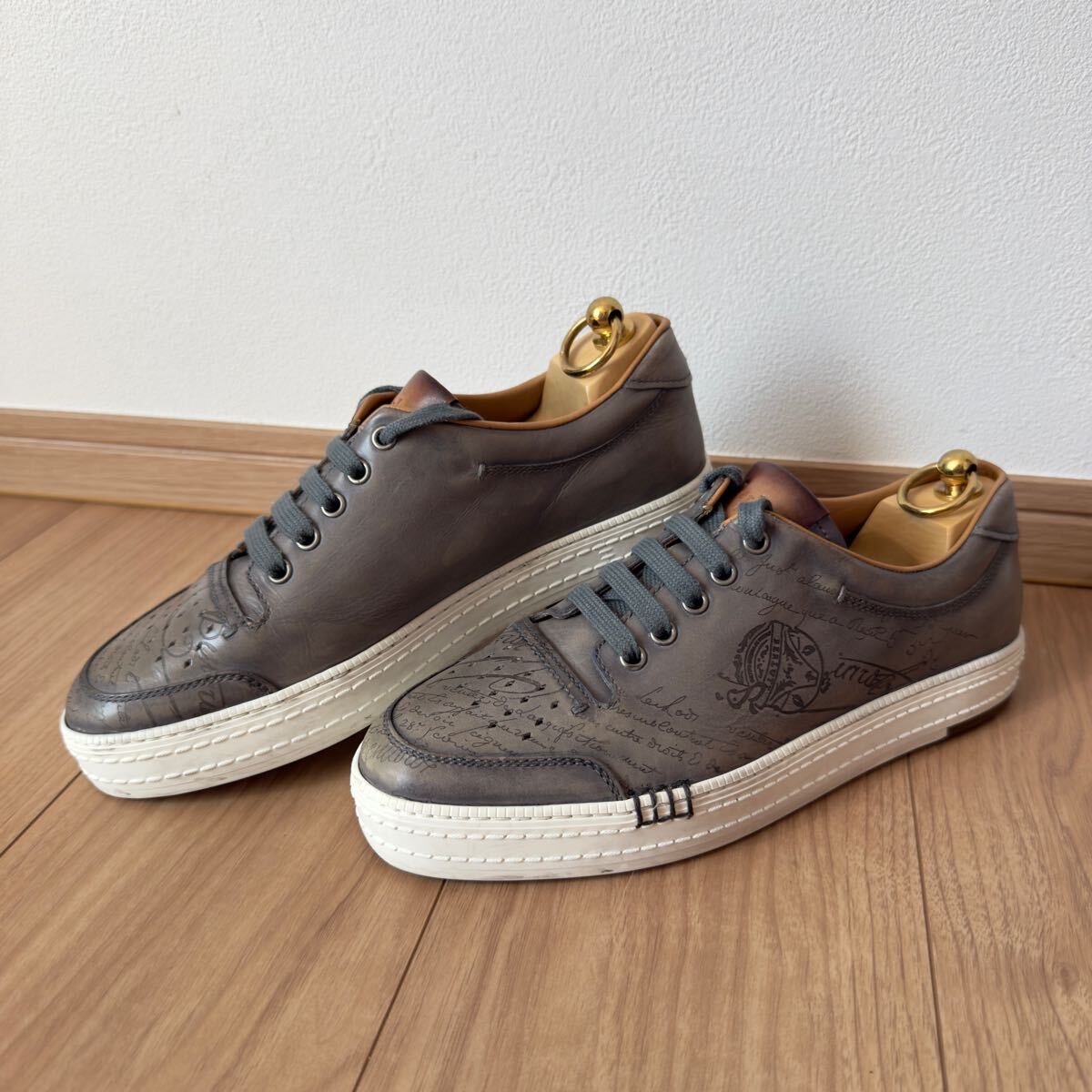  ограничение обычная цена 25.1 десять тысяч иен Berluti Play время kali graph .-sklito кожа спортивные туфли 6.5 серый pa чай n low cut стандартный товар 