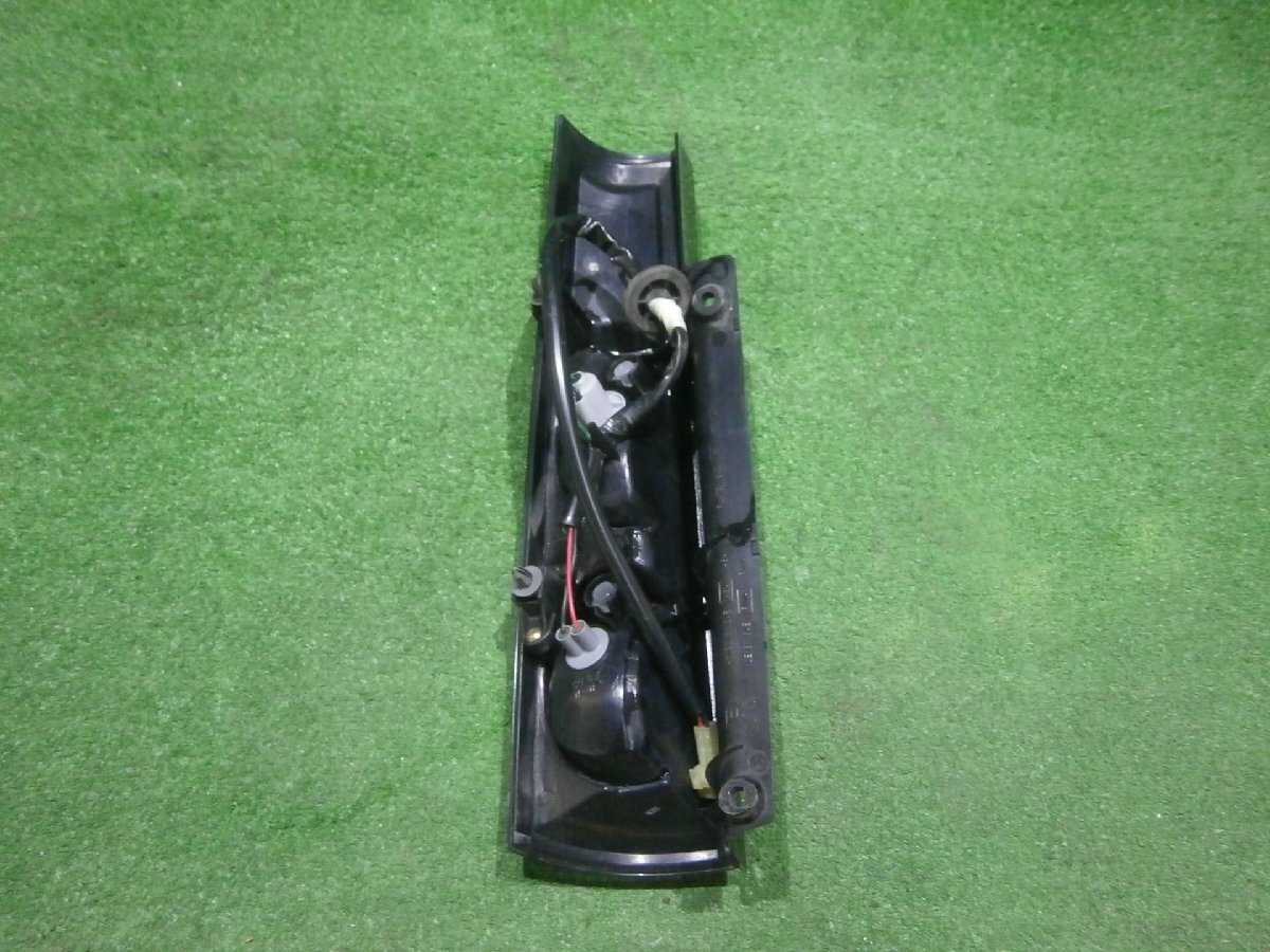 シボレー　シボレークルーズ　HR82S 右テールランプ