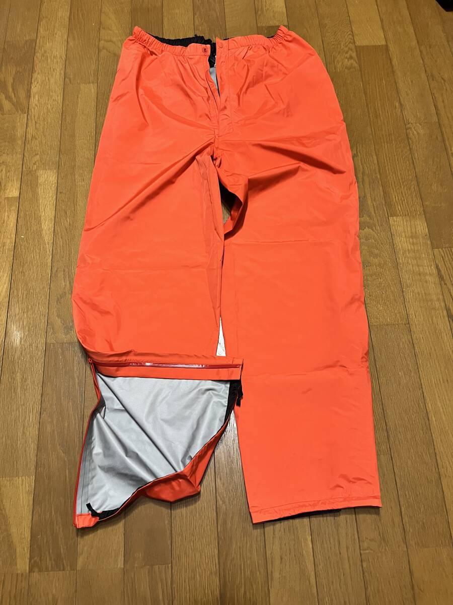 ゴアテックス　サイズＬ　メーカー名モンベル　未使用品です