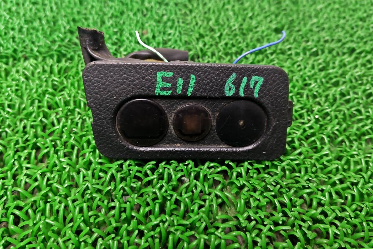 ★送料600円　617　日産 ノート E11 純正　インパネセンサー ダッシュボード センサー パネル_画像1