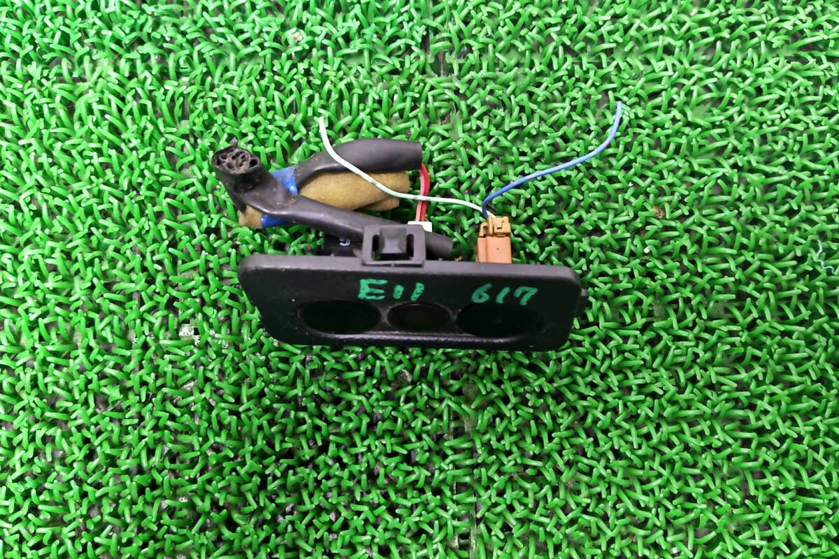 ★送料600円　617　日産 ノート E11 純正　インパネセンサー ダッシュボード センサー パネル_画像2