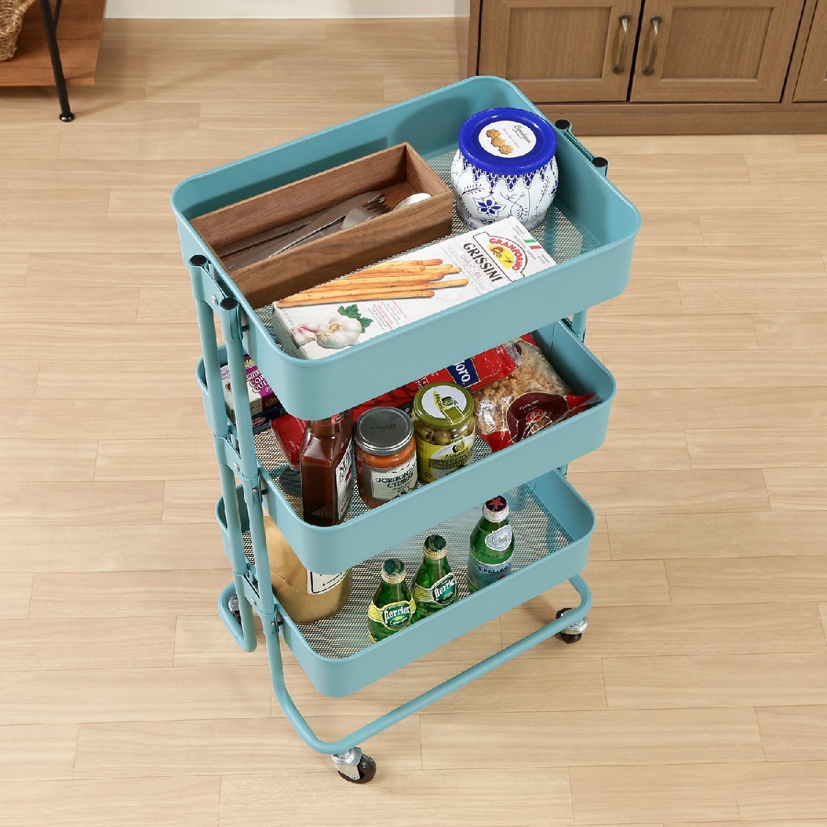 送料無(wú)料 キッチンワゴン 北歐風(fēng)デザイン 収納 ストッカー スリム メッシュバスケット キャスター 幅45cm 奧行32cm 高さ79cm ブルー 新品