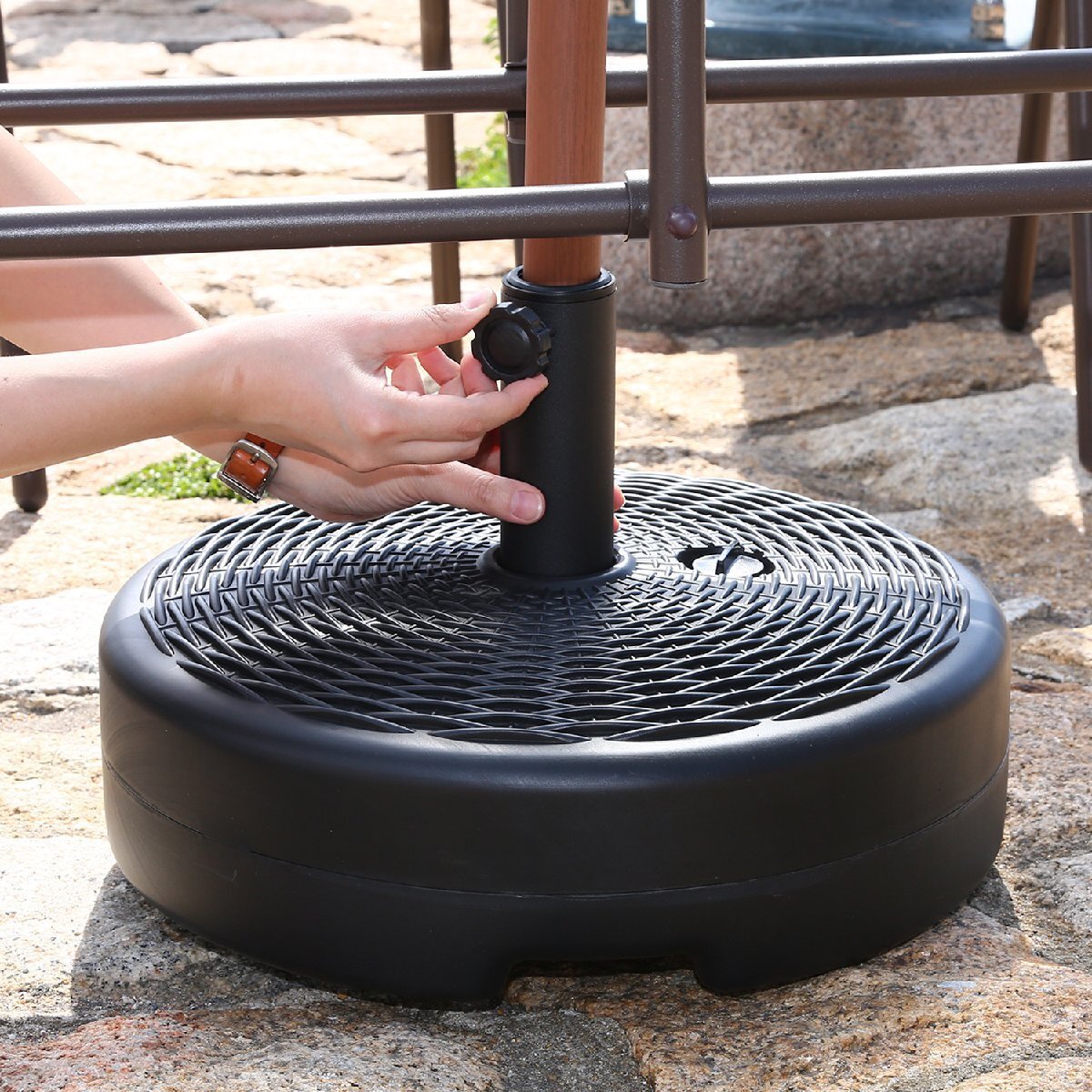 送料無料 持ち運び楽々 ウォーターベース パラソルベース 水入れる錘 重り ベランダ バルコニー アウトドア 車中泊 重さ17kg ブラック 新品