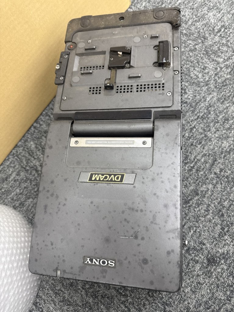 【183292】SONY ソニー DVCAMレコーダー DSR-70A ポータブルレコーダー ジャンク 現(xiàn)狀品 部品取りなどに