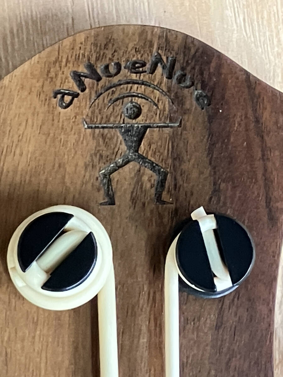 【美品！廃版入手困難！】aNueNue I'm Bass Koa ウクレレベース PU付き Aquilaの弦2セット&ベース専用チューナー&ソフトケース付き送料無(wú)料