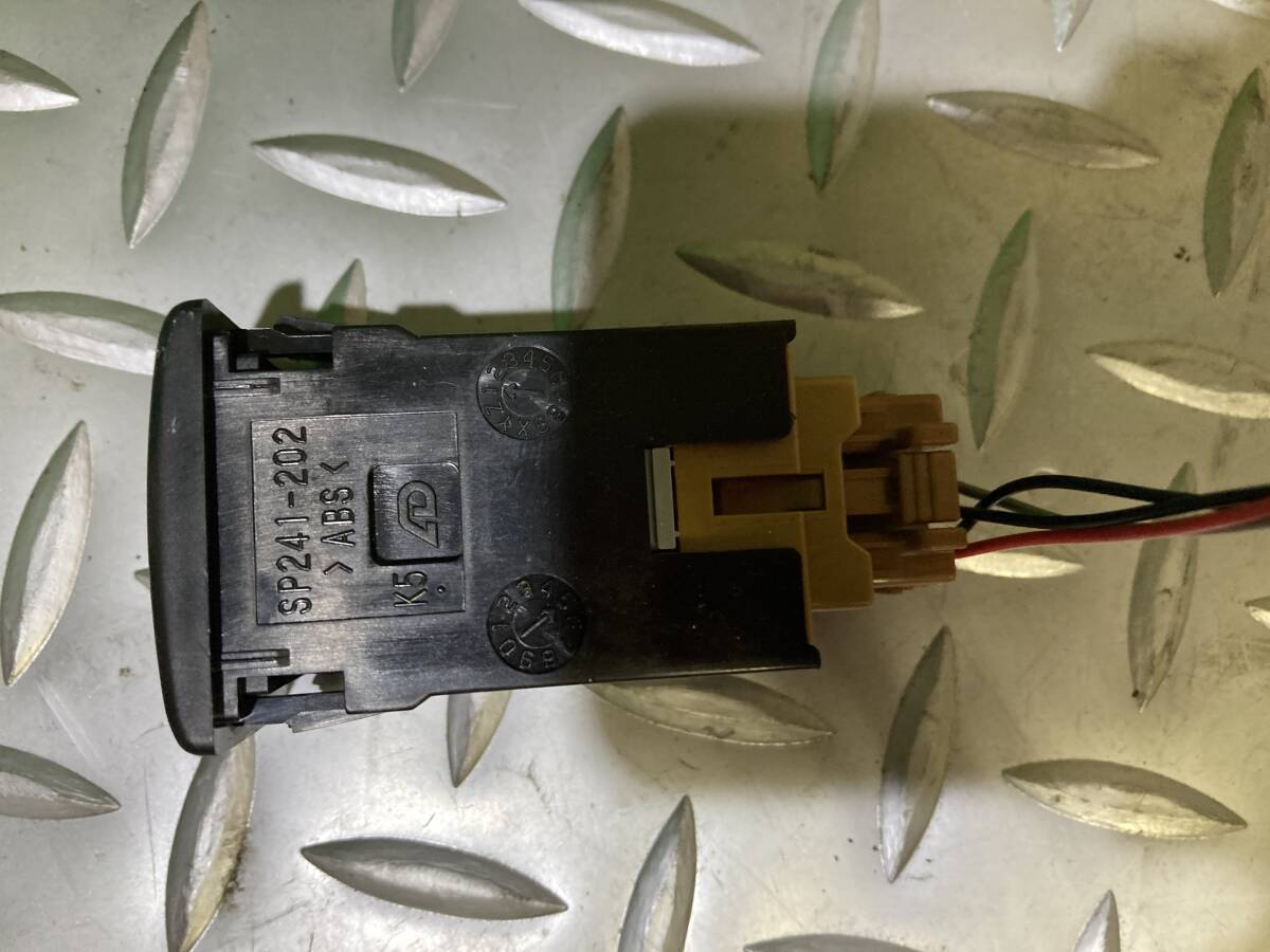 ★スズキ スペーシア★DBA-MK32S トラクションコントロールOFF スイッチ プッシュスイッチ 正常動作品<送料400円>管24475_画像2
