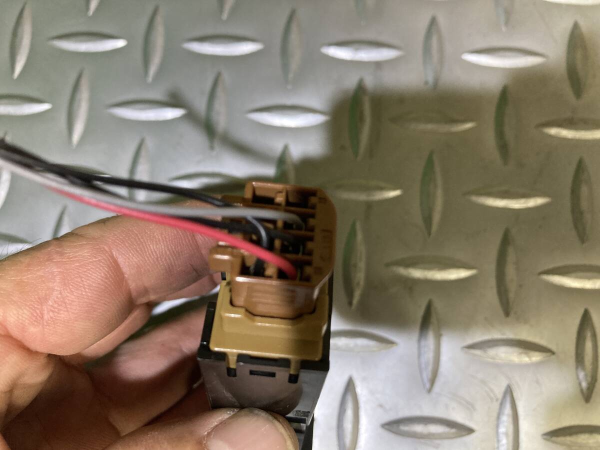 ★スズキ スペーシア★DBA-MK32S トラクションコントロールOFF スイッチ プッシュスイッチ 正常動作品<送料400円>管24475_画像3