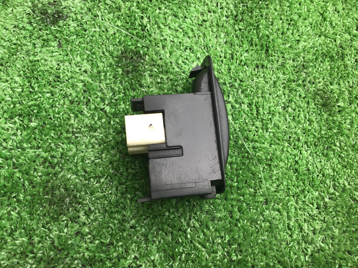 送料￥600　AE101　カローラレビン　GT-Z　5MT　パワーウィンドウスイッチ　助手席側　　　　_画像2