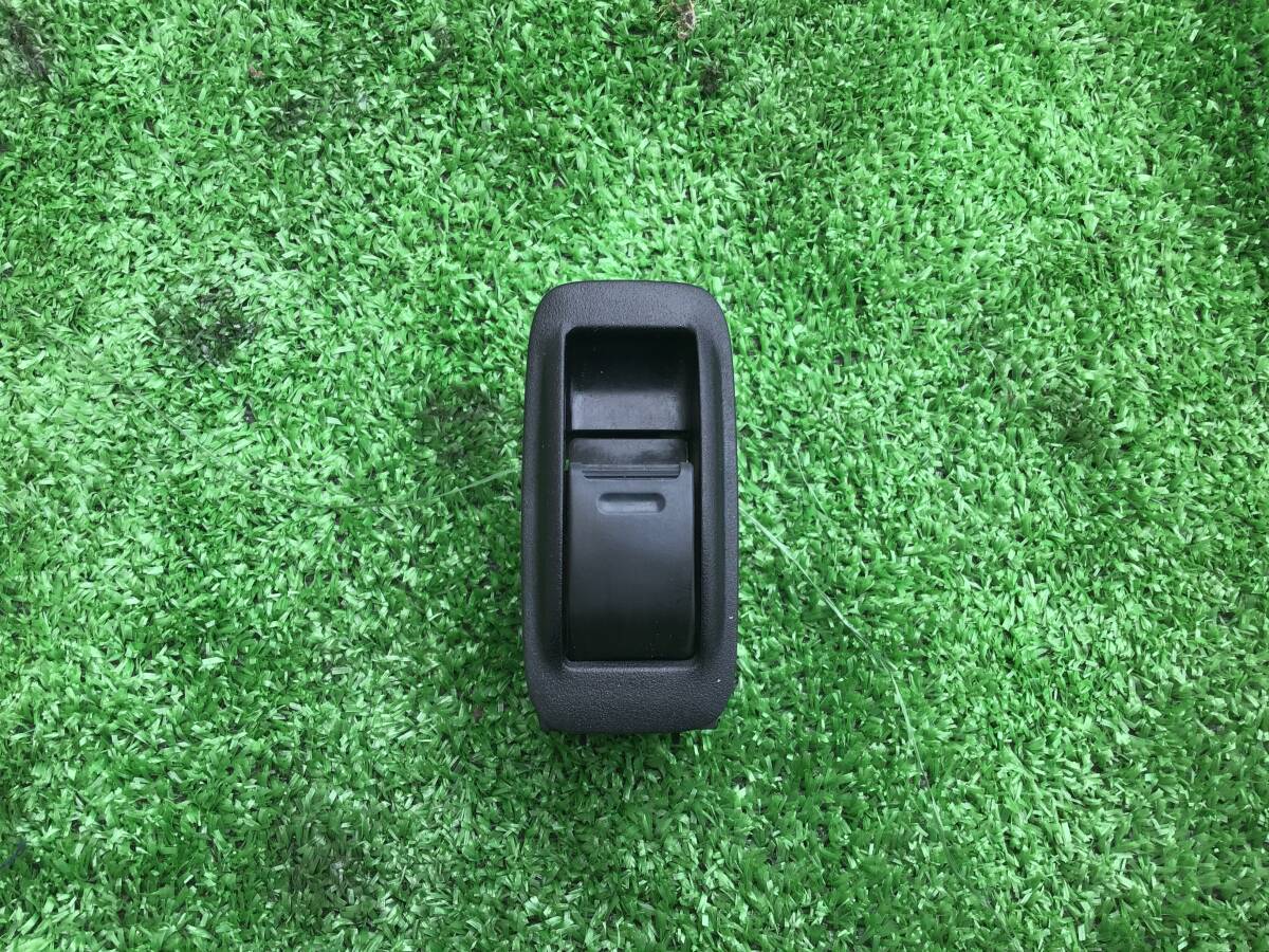 送料￥600　AE101　カローラレビン　GT-Z　5MT　パワーウィンドウスイッチ　助手席側　　　　_画像1