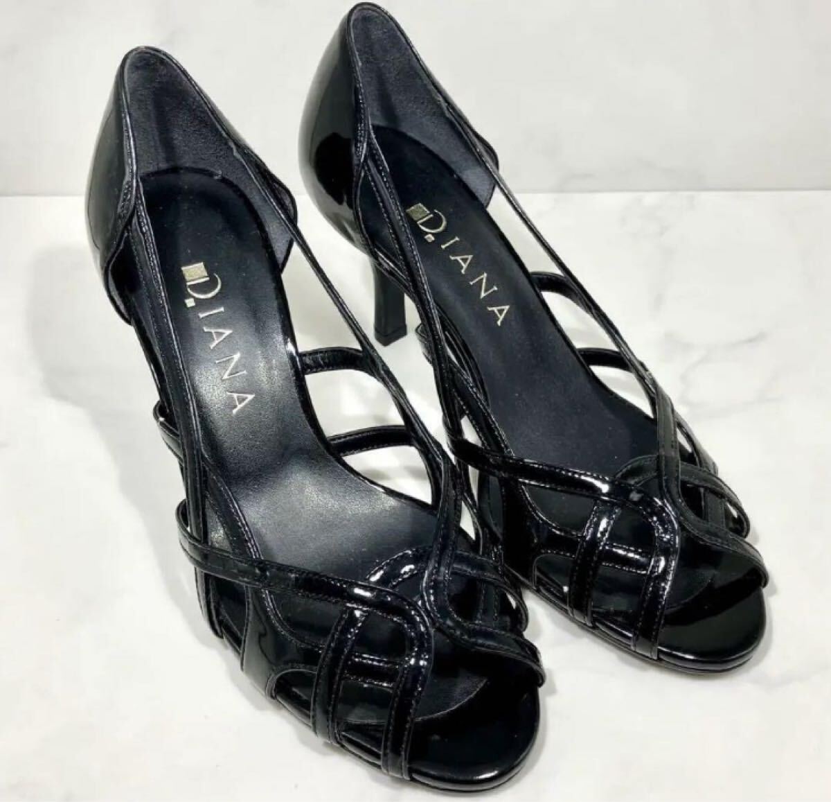 【極美品】DIANA ダイアナ デザイン エナメルサンダル パーティーパンプス オープントゥ ピンヒール ミュール 黒 ブラック 23.0cm