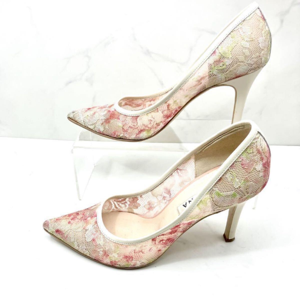 338【美品】DIANA ダイアナ 花柄レース×レザーパンプス ホワイト×ピンク系 ポインテッドトゥ ピンヒール ハイヒール 23.0cm 白レディース