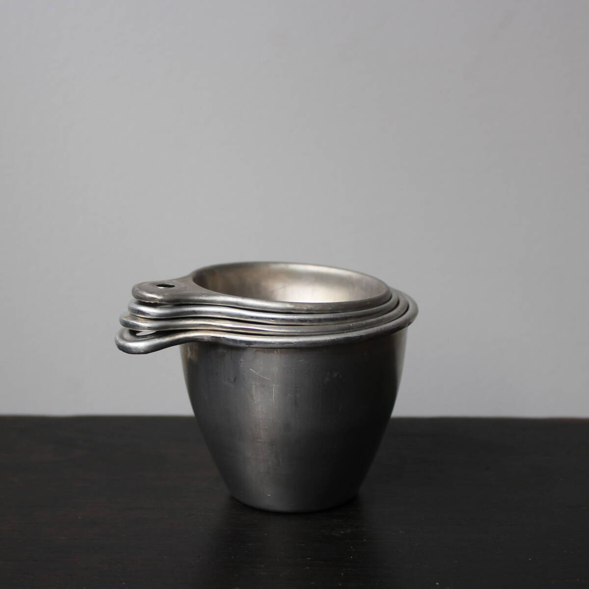 古道具 1950s アルミ制 入れ子 計(jì)量カップ4個(gè)set アメリカ制USAアンティーク 調(diào)理器具 ブロカント 造形 內(nèi)田鋼一 KATACHI Museum掲載品同手