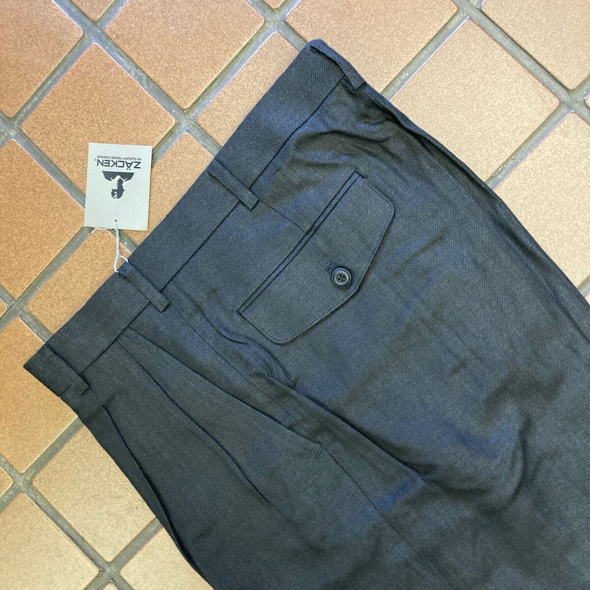 ｛新品｝〈夏物〉 激安!! 夏に快適な麻100% ゴルフ カジュアル golf スラックス サイズ M(76cm) 2タック 信頼の日本制 ブラック色