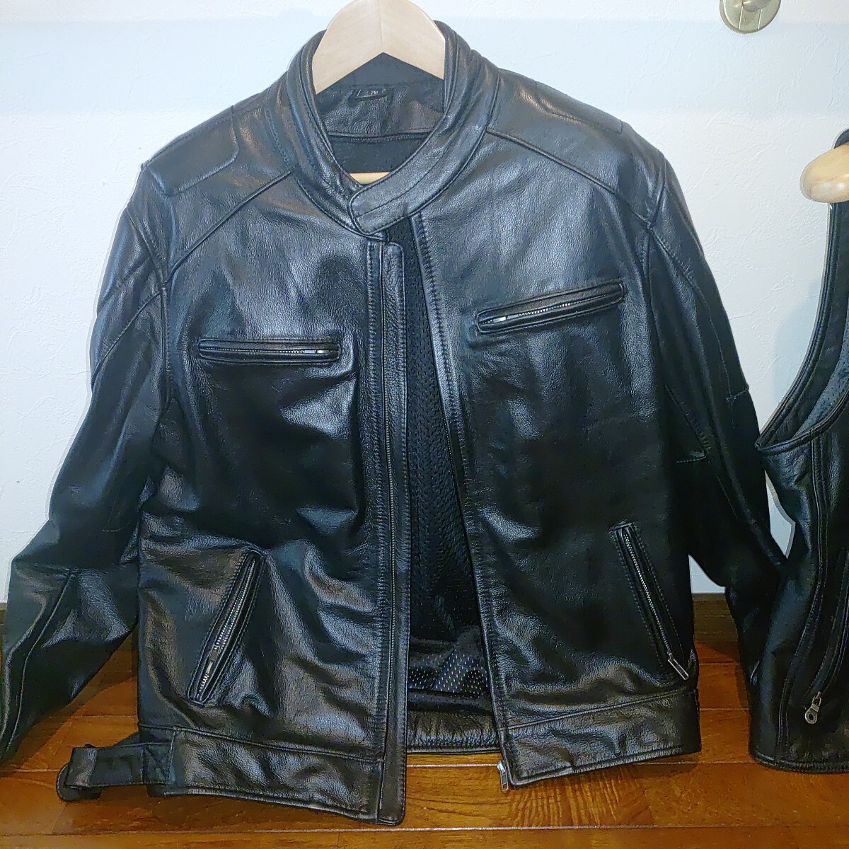 　シングルライダースジャケット ２XL　ハーレー純正レザーベスト L　使用回?cái)?shù)少　美品 スカル柄