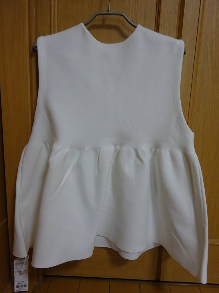UNFILO★新品　洗える！【VERY×UNFILOコラボ】2WAY ペプラムジレ オフ系　オンワード樫山★M　