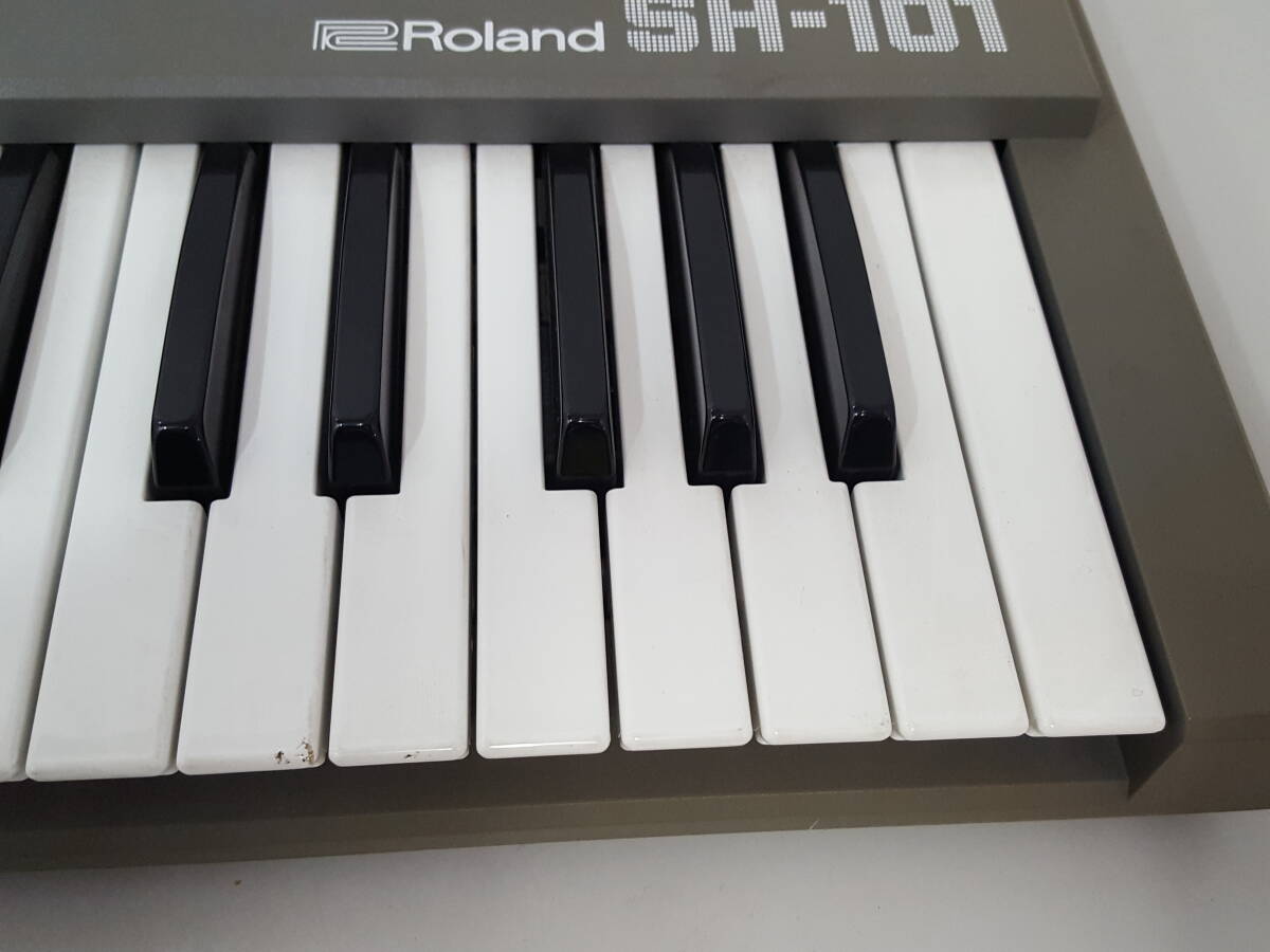 【作動(dòng)不明 ジャンク品】Roland ローランド SH-101 シンセサイザー/約30×57×5cm/ショルダーキーボード/アナログ/鍵盤(pán)/02SH062404-12