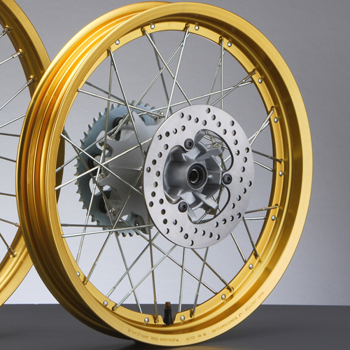 [ Yamaha оригинальный ]SEROW Serow 250( все модельные года ) заднее колесо ASSY( Gold ) Yamaha оригинальный новый товар 