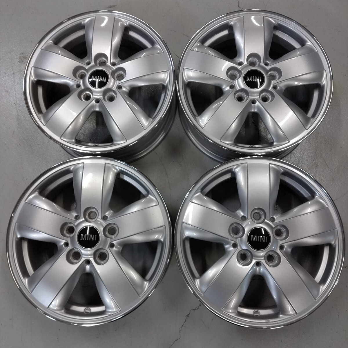 プチカスタム★ MINI 5穴車 F55 F56 ミニ クーパー 純正 ヘリ・スポーク492 新品・国産タイヤ付★ワン クーパーD 軽量_画像2