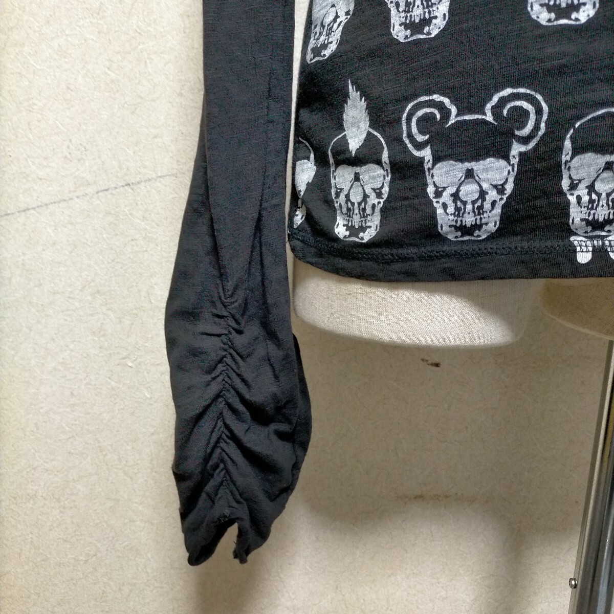グラッドニュース黒スカルカットソー